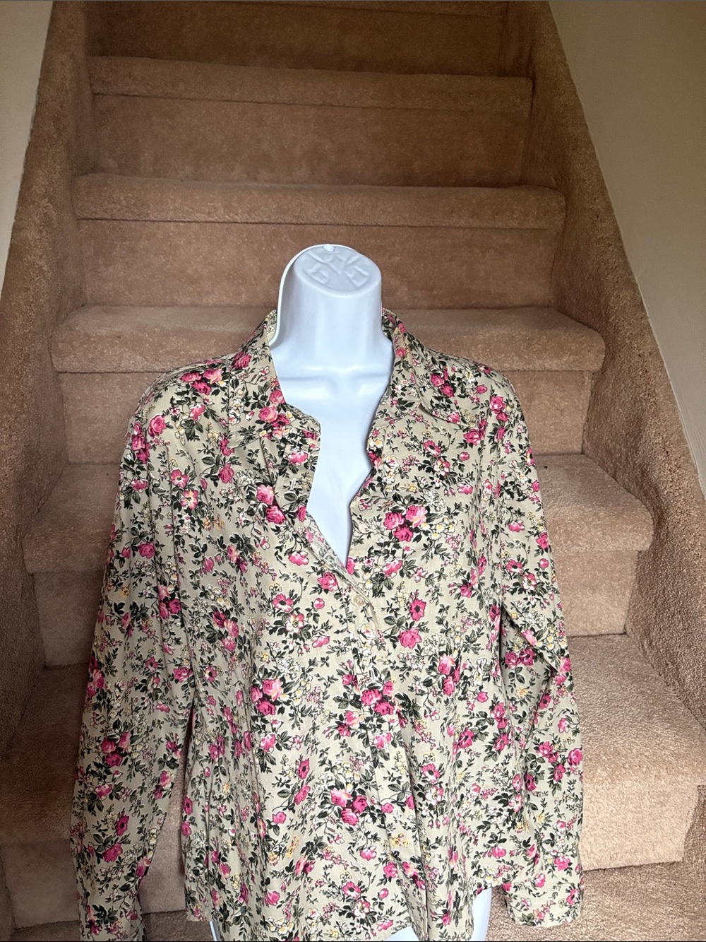 NWOT White Stag Floral Blouse with Pink/Green Rose Print in Medium
